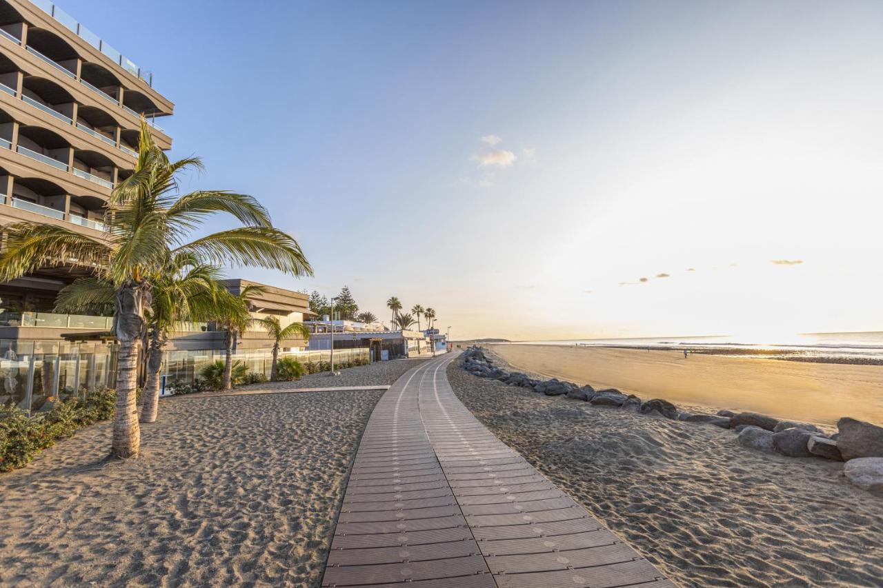 Hotel Faro, A Lopesan Collection Hotel - Adults Only Maspalomas  Eksteriør billede The boardwalk at the beach